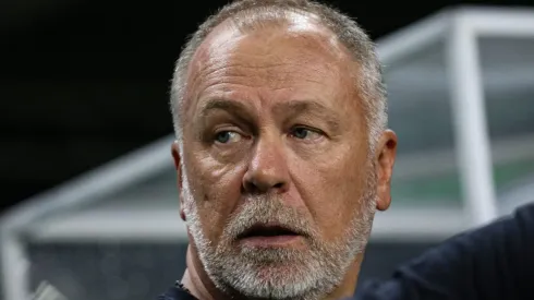 Mano Menezes, treinador do Corinthians, em ação pelo Brasileirão - Foto: Leonardo Hubbe/AGIF