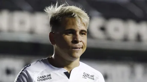 Soteldo com a camisa santista
(Photo by Sebastiao Moreira-Pool/Getty Images)