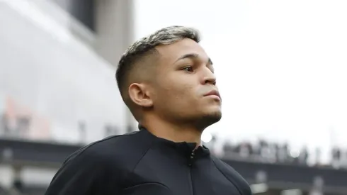 Adson em ação com a camisa do Corinthians. Foto: Ricardo Moreira/Getty Images.
