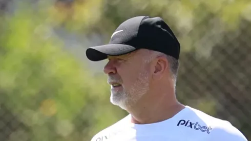 Mano sofre baixa na zaga. Foto: Marcello Zambrana/AGIF