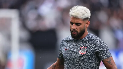 Em aquecimento, Yuri Alberto manda bola longe. Foto: Ettore Chiereguini/AGIF