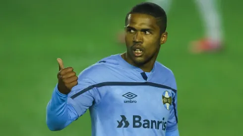 Douglas Costa gerou repercussão no Vasco - Foto: Pedro H. Tesch/AGIF.