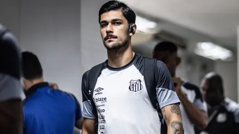 João Basso, zagueiro do Santos - Foto: Raul Baretta/Santos FC