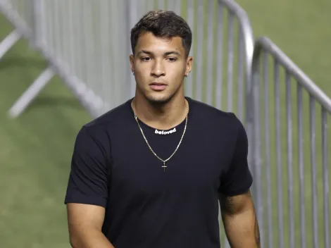 Marcos Leonardo vive dia de vilão no Benfica e santistas reagem