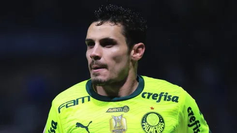Raphael Veiga, meia do Palmeiras, fala sobre futuro - Foto: Ettore Chiereguini/AGIF