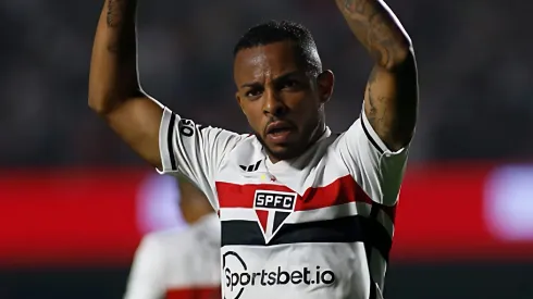 Foto: Miguel Schincariol/Getty Images - Wellington comemorando pelo São Paulo na semifinal da Copa do Brasil de 2023, contra o Corinthians