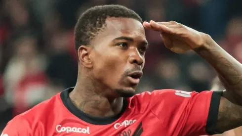 PR - CURITIBA - 27/08/2023 - BRASILEIRO A 2023, ATHLETICO-PR X FLUMINENSE - Caca jogador do Athletico-PR comemora seu gol durante partida contra o Fluminense no estadio Arena da Baixada pelo campeonato Brasileiro A 2023. Foto: Robson Mafra/AGIF