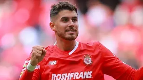 Foto: Hector Vivas/Getty Images - Pedro Raul comemorando gol pelo Toluca no Campeonato Mexicano