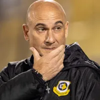 Márcio Zanardi, treinador do São Bernardo, dá conselho para Yuri Alberto, após polêmica