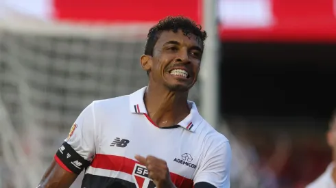 Luiz Gustavo comemorando gol contra a Lusa. Foto: Nilton Fukuda/saopaulofc.net