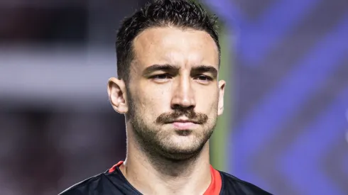Leo Ortiz, giocatore del Bragantino durante una partita contro il San Paolo allo stadio Vila Belmiro nel campionato brasiliano A 2023. Foto: Abner Dorado/AGIF