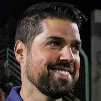 Contrato até 2027: António Oliveira mal assina e gera influência para o Corinthians fechar com zagueiro