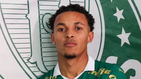 Lázaro foi oficializado nesta manhã (7). Foto: Fabio Menotti/Palmeiras.