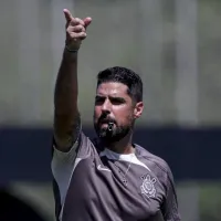 António Oliveira mal aparece no BID e ‘indireta’ de Fagner gera polêmica na torcida do Corinthians