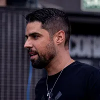 Antônio Oliveira explicou beijos mandados a arquibancada após vitória do Corinthians