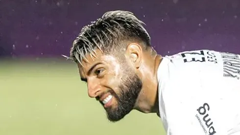 Yuri Alberto é avaliado por António Oliveira - Foto: Leonardo Lima/AGIF