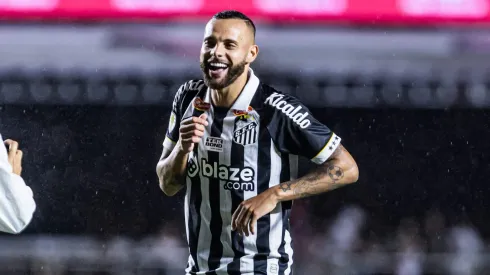 Mesmo com cautela, Carille rasga elogios a futuro titular no ataque do Santos. Foto: Abner Dourado/AGIF