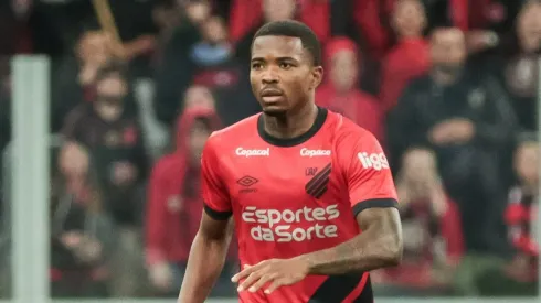 Cacá teve o futuro resolvido - Foto: Robson Mafra/AGIF