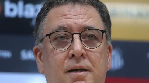 Presidente do Santos tomou decisão polêmica sobre elenco para o Paulistão - Foto: Reinaldo Campos/AGIF