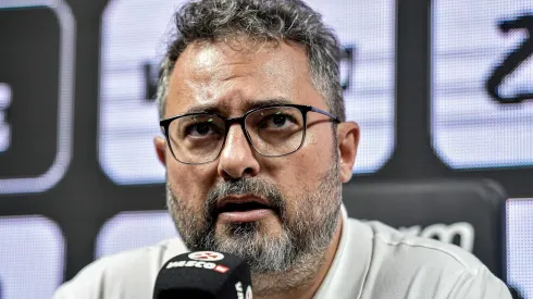 Mattos, do Vasco, tentou, mas o Cruzeiro levou a melhor Foto: Thiago Ribeiro/AGIF