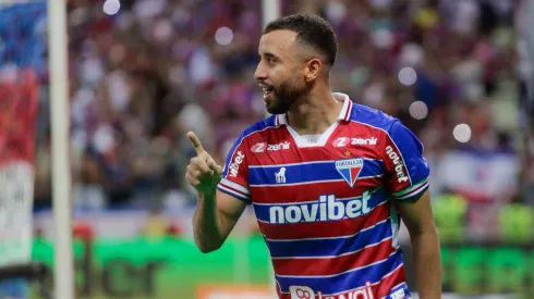 Caio Alexandre atuando no Fortaleza pelo Brasileirão 2023. Foto: Lucas Emanuel/AGIF