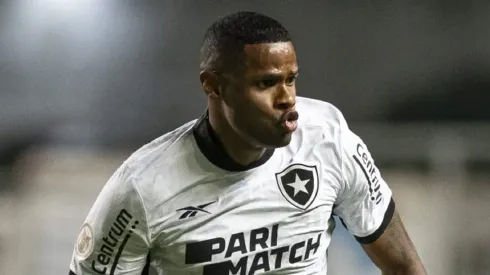 Foto: Alessandra Torres/AGIF – Júnior Santos, atacante do Botafogo

