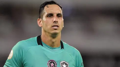 Gatito Fernandez goleiro do Botafogo durante partida contra o Bragantino no estadio Engenhao pelo campeonato Brasileiro A 2022. Thiago Ribeiro/AGIF