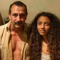 Resumo do capítulo desta sexta (23/02) em Renascer: Tião Galinha e Joana comemoram a chegada na fazenda de Egídio