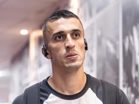 Saída de João Schmidt do Santos é ‘alertada’ por Carille e volante toma decisão sobre permanência