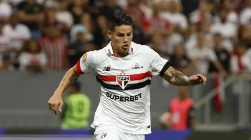 James Rodríguez em ação no Mané Garrincha. Foto: Rubens Chiri/Saopaulofc.net
