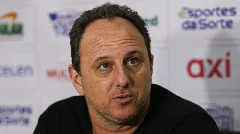 Ceni durante a coletiva pós-jogo. Foto: Tiago Caldas /EC Bahia