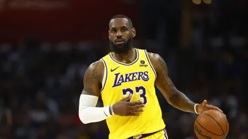 LeBron James em ação pelo Los Angeles Lakers (Foto: Ronald Martinez/Getty Images)