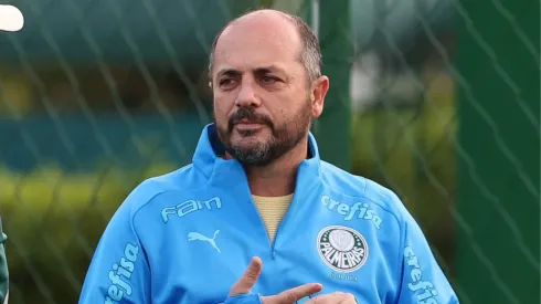 Cícero Souza, gerente de futebol do Palmeiras, acompanha treino da equipe no CT da Barra Funda - Foto: Cesar Greco/SEP