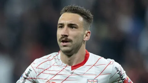 Léo Ortiz comemorando um gol com a camisa do Red Bull Bragantino