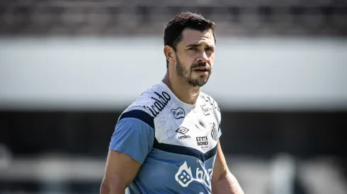 Giuliano treinando no CT Rei Pelé. Foto: Raul Baretta / Santos