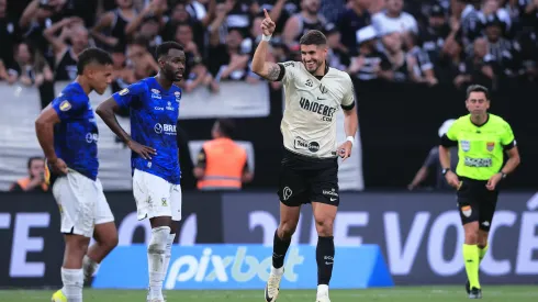 Foto: Ettore Chiereguini/AGIF - Pedro Raul foi o heroi do Corinthians