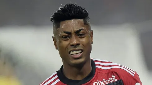 Bruno Henrique, atacante do Flamengo, vem ficando no banco – Foto: Alexandre Loureiro/AGIF