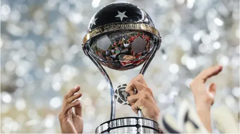 Taça da Copa Sul-Americana – Foto: Buda Mendes/Getty Images.
