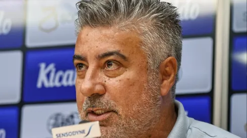 SP - SANTOS - 23/08/2023 - SANTOS, APRESENTACAO RINCON - O dirigente Alexandre Gallo fala aos jornalistas durante apresentacao oficial de Rincon como jogador do Santos em coletiva de imprensa realizada no Vila Belmiro. Foto: Fernanda Luz/AGIF