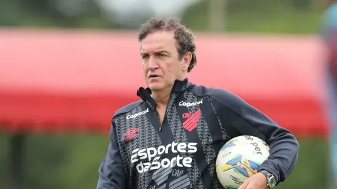 Cuca durante primeiras atividades no CT do Caju. Foto: José Tramontin/athletico.com.br.