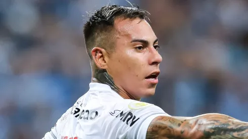 Eduardo Vargas em partida do Atlético/MG contra o Grêmio, na Arena Grêmio, no Campeonato Brasileiro de 2021, no dia 09/12.