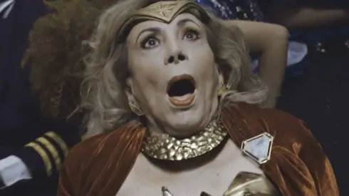 Frida, interpretada por Arlete Salles, em Família é Tudo - Foto: Globo