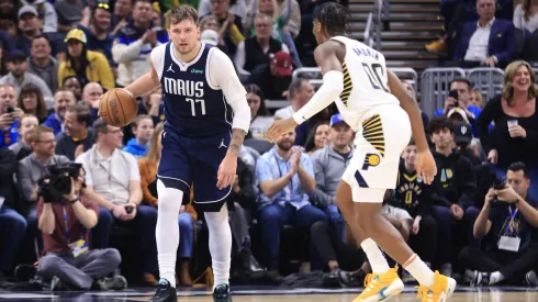 Pacers e Mavericks jogaram em fevereiro, em Indiana, pela temporada regular da NBA (Foto: Justin Casterline/Getty Images)