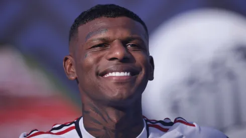 Arboleda no clássico diante do Santos, em 2023