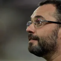 Mário Bittencourt, presidente do Fluminense, discute com torcedores do Flamengo após provocação; veja