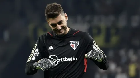 Goleiro Rafael atuaando pelo São Paulo, na Copa do Brasil de 2023. Foto: Marcello Zambrana/AGIF