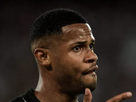 Júnior Santos comemora fase pelo Botafogo e troca de mensagens com atacante da Seleção