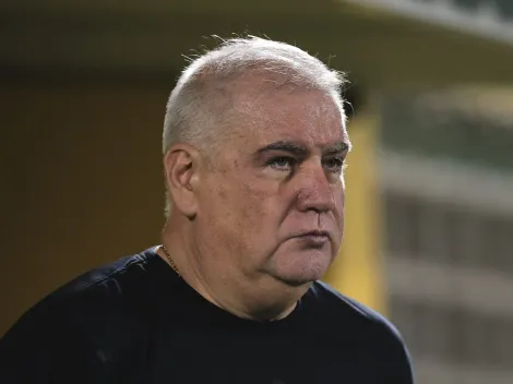 Câmera flagra Rubão durante discurso de António Oliveira e assunto ‘ferve’ torcida do Corinthians