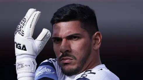 Goleiro João Paulo faz pedido na Vila
