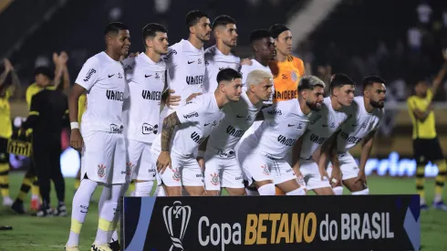 Elenco do Corinthians em jogo da segunda fase da Copa do Brasil, contra o São Bernardo. Foto: Ettore Chiereguini/AGIF